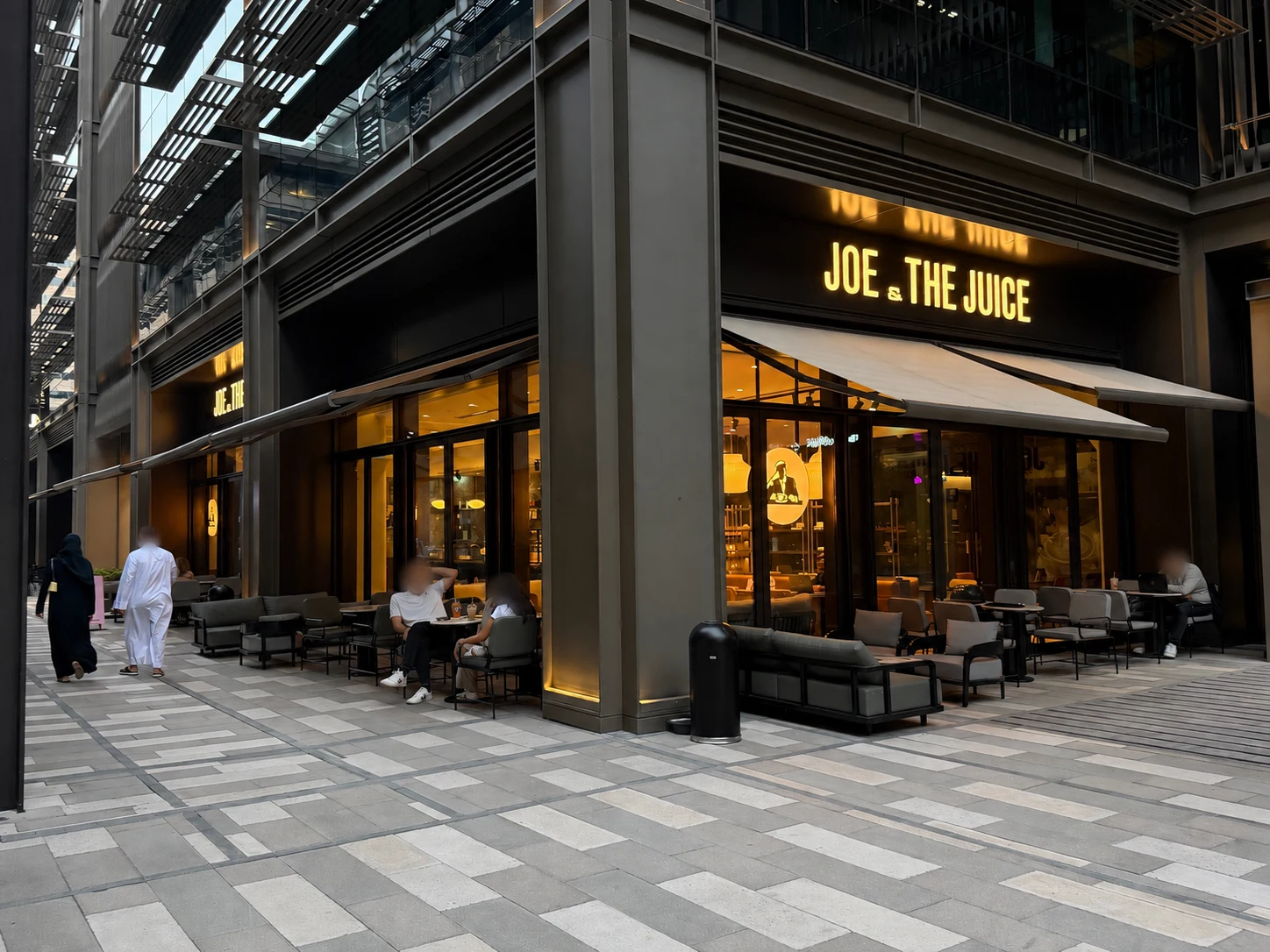JOE & THE JUICE - One Central, DWTC photo 2